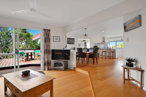Photo of property in 14 Ebony Place, Massey, Auckland, 0614