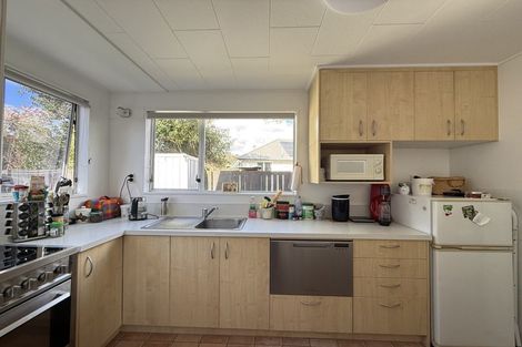 Photo of property in 8e Montgomery Crescent, Clouston Park, Upper Hutt, 5018