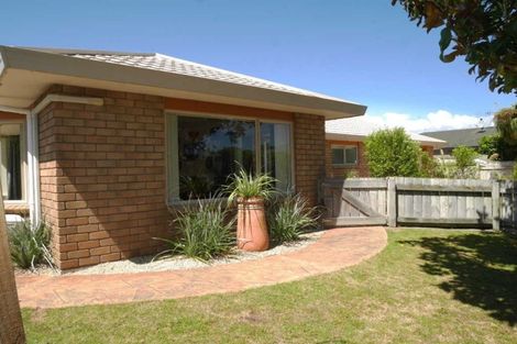 Photo of property in 127 Guildford Drive, Paraparaumu Beach, Paraparaumu, 5032