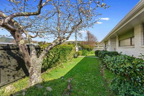 Photo of property in 1 Miro Street, Waikanae, 5036