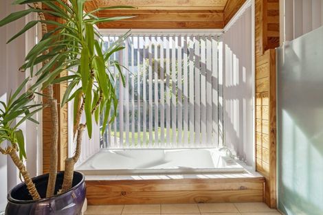 Photo of property in 18 Rhodes Fall, Rangatira Park, Taupo, 3330