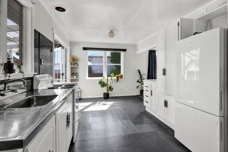 Photo of property in 42 Puriri Street, Hawera, 4610