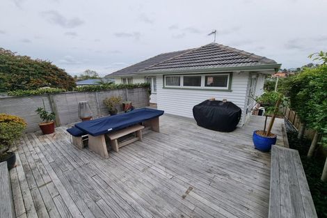 Photo of property in 1 Selwyn Crescent, Forrest Hill, Auckland, 0620