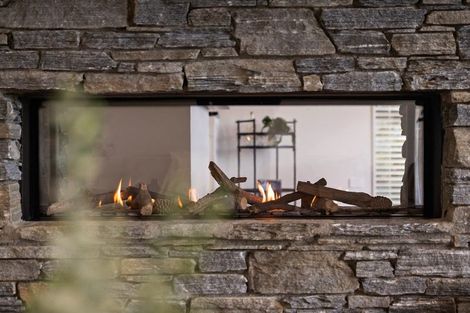 Photo of property in 1 Goldleaf Hill, Queenstown, 9300