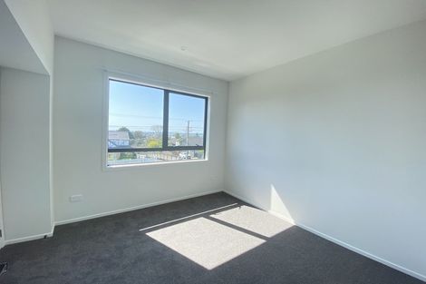 Photo of property in 43 Tirimoana Road, Te Atatu South, Auckland, 0602