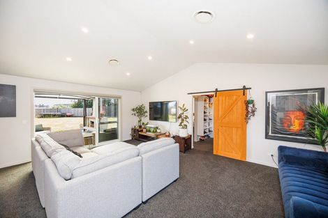 Photo of property in 985 Parewanui Road, Parewanui, Bulls, 4894