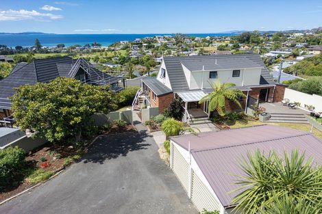 Photo of property in 15 Higham Ferrers Place, Red Beach, 0932