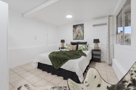 Photo of property in 92 Gallony Avenue, Massey, Auckland, 0614