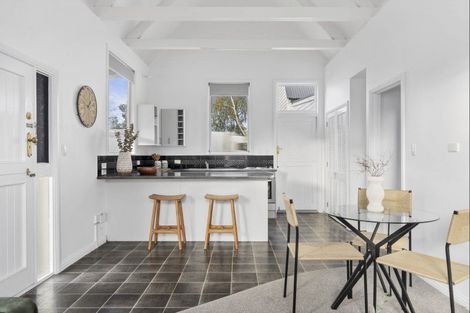 Photo of property in 2/201 Victoria Street, Cambridge, 3434