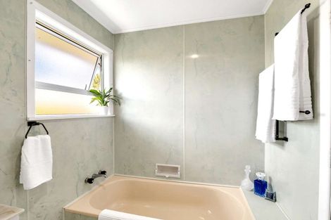 Photo of property in 53 Hartley Terrace, Massey, Auckland, 0614