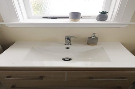 Photo of property in 19 Harbour View Road, Northland, Wellington, 6012