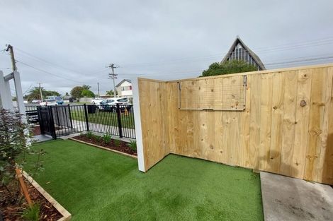 Photo of property in 1/87 Taikata Road, Te Atatu Peninsula, Auckland, 0610