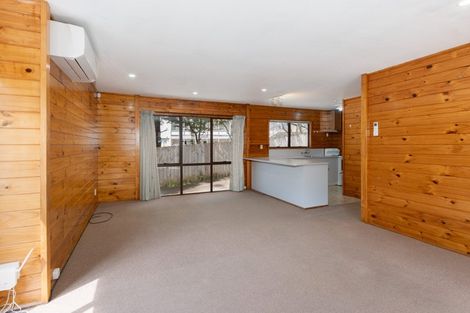 Photo of property in 94a Newlands Road, Newlands, Wellington, 6037