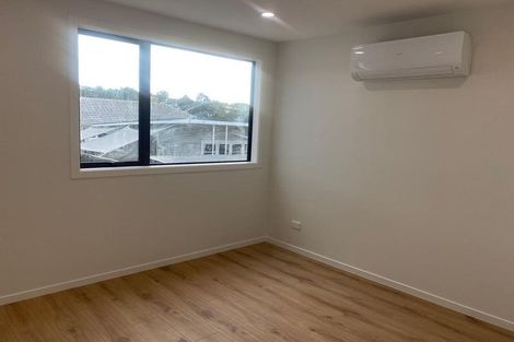 Photo of property in 2/28 Croydon Road, New Lynn, Auckland, 0600