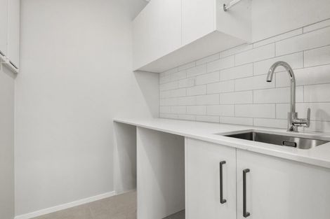 Photo of property in 1/3 Parapara Place, Albany, 0632