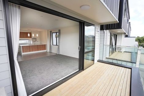 Photo of property in 7/19 Kingdale Road, Henderson, Auckland, 0610