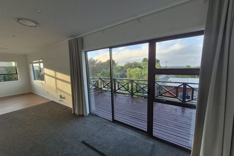 Photo of property in 5 Forsythe Place, Massey, Auckland, 0614