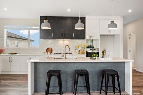 Photo of property in 10 Bine Crescent, Orewa, 0931