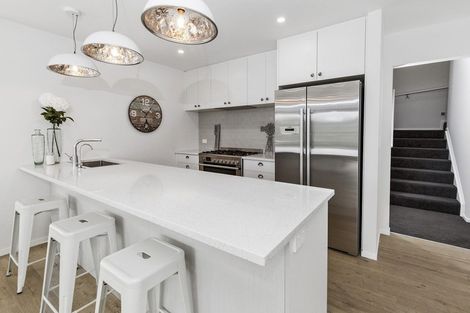 Photo of property in 1 Pae Moana Place, Stanmore Bay, Whangaparaoa, 0932