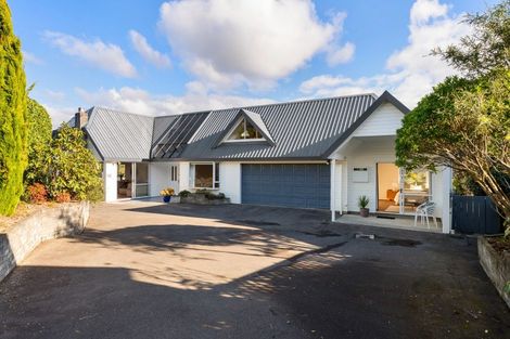 Photo of property in 69 Thatcher Crescent, Crofton Downs, Wellington, 6035