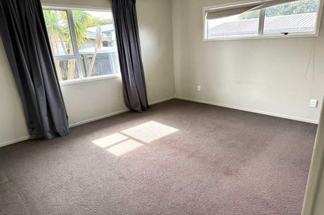 Photo of property in 44 Beach Road, Te Atatu Peninsula, Auckland, 0610