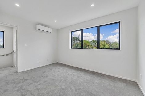 Photo of property in 2/163 Edmonton Road, Te Atatu South, Auckland, 0610