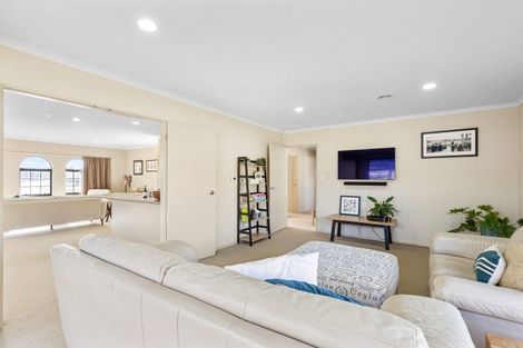 Photo of property in 8 Cleveland Heights, Kelvin Grove, Palmerston North, 4414