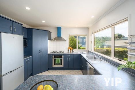 Photo of property in 45 Tamworth Crescent, Newlands, Wellington, 6037