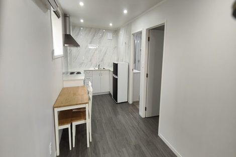 Photo of property in 2/68 Totaravale Drive, Totara Vale, Auckland, 0629