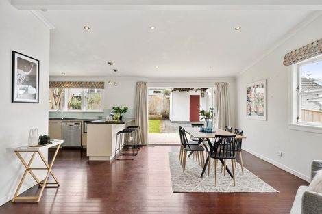 Photo of property in 160 Russell Terrace, Berhampore, Wellington, 6023
