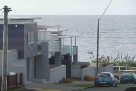 Photo of property in Devonport Apartments, 16/127 Saint Aubyn Street, New Plymouth, 4310