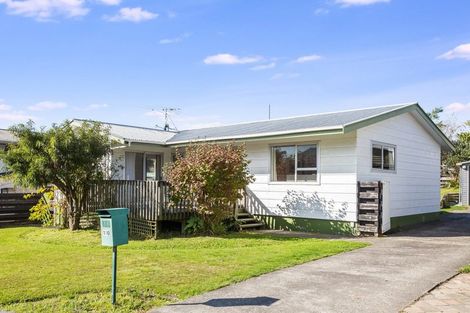 Photo of property in 100 Omapere Street, Whitby, Porirua, 5024