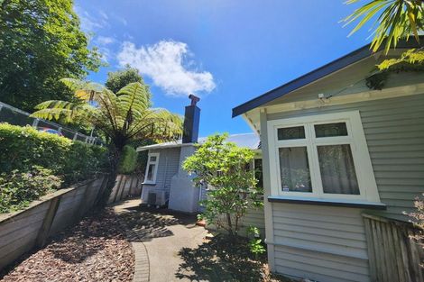Photo of property in 76 Glenmore Street, Northland, Wellington, 6012
