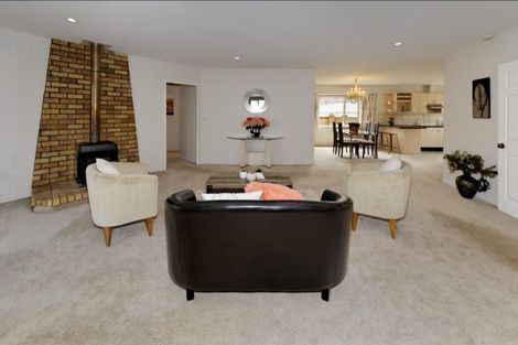 Photo of property in 21 Suncrest Drive, West Harbour, Auckland, 0618