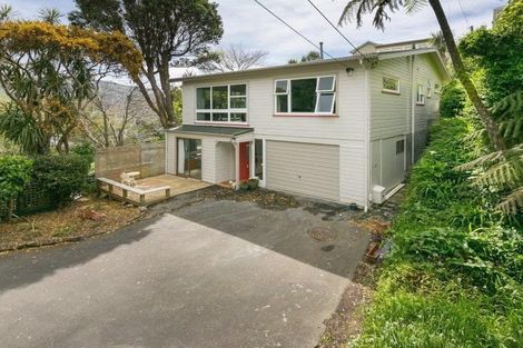 Photo of property in 2a West Road, Northland, Wellington, 6012