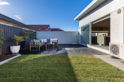 Photo of property in 11 Linkwater Way, Parklands, Christchurch, 8083