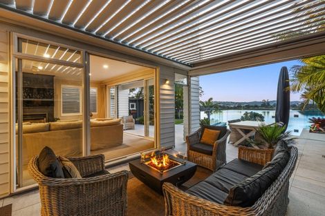 Photo of property in 54 Pohutukawa Avenue, Red Beach, 0932