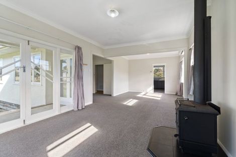 Photo of property in 14 Gordon Terrace, Hunterville, 4730