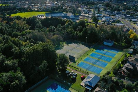 Photo of property in 35 Upjohn Street, Brooklands, New Plymouth, 4310