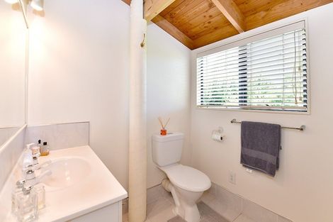 Photo of property in 148 Red Beach Road, Red Beach, 0932