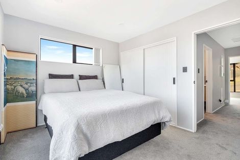 Photo of property in 1b Tacitus Place, Totara Vale, Auckland, 0629