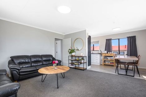 Photo of property in 15 Staysail Place, Whitby, Porirua, 5024