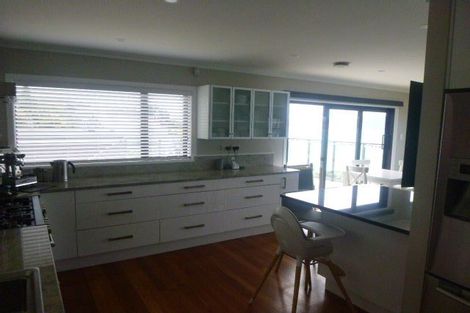 Photo of property in 124 Nevay Road, Karaka Bays, Wellington, 6022