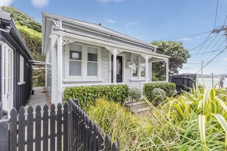 Photo of property in 8a Hungerford Road, Lyall Bay, Wellington, 6022