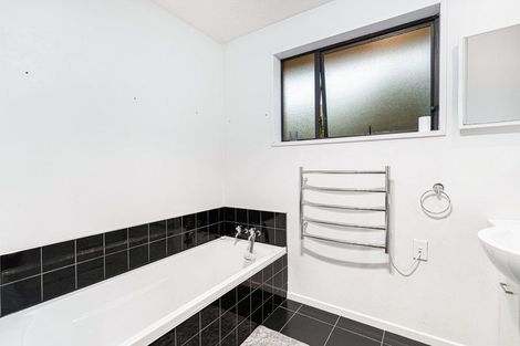 Photo of property in 31 Solomon Avenue, Redwood, Christchurch, 8051