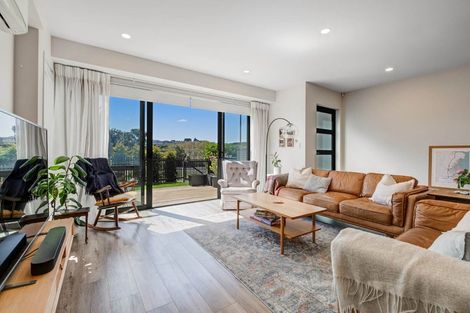 Photo of property in 14 Arran Point Parade, Orewa, 0931