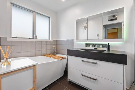 Photo of property in 27 Lynas Street, Outram, 9019