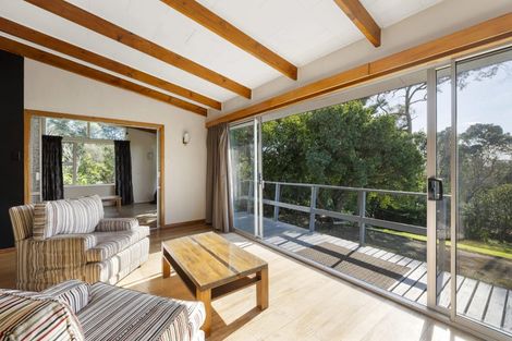 Photo of property in 295 Glenfield Road, Glenfield, Auckland, 0629