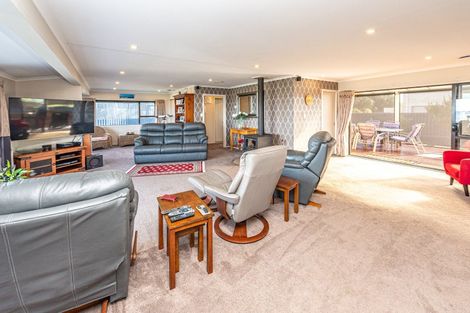 Photo of property in 10 Okiwa Terrace, Waiinu Beach, Whanganui, 4588