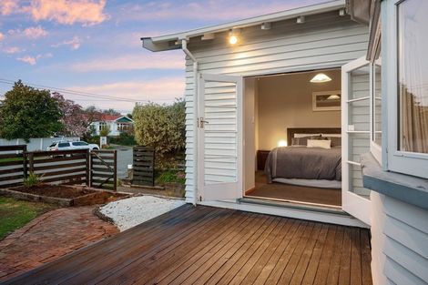 Photo of property in 16 Riverview Street, Beckenham, Christchurch, 8023